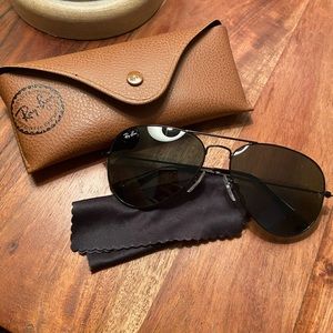 Black Metal Ray-Ban Aviators